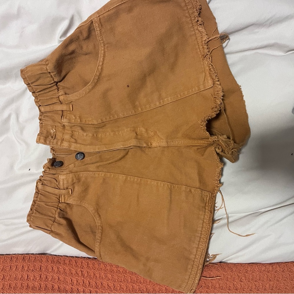 FARM RIO Frayed Hem Tan Shorts